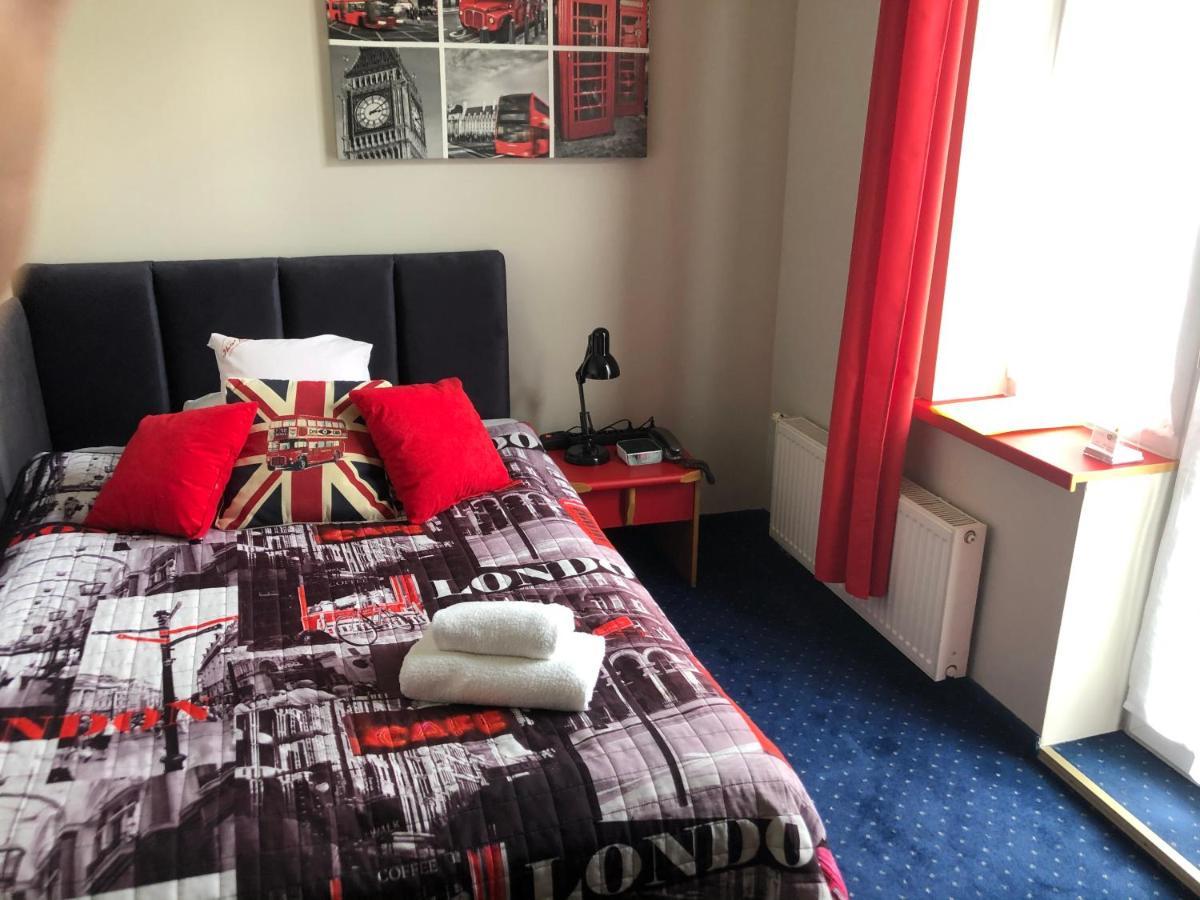Hotel Bella 옐레니아구라 외부 사진
