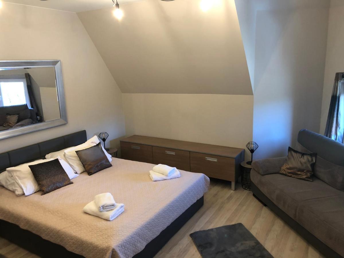 Hotel Bella 옐레니아구라 외부 사진