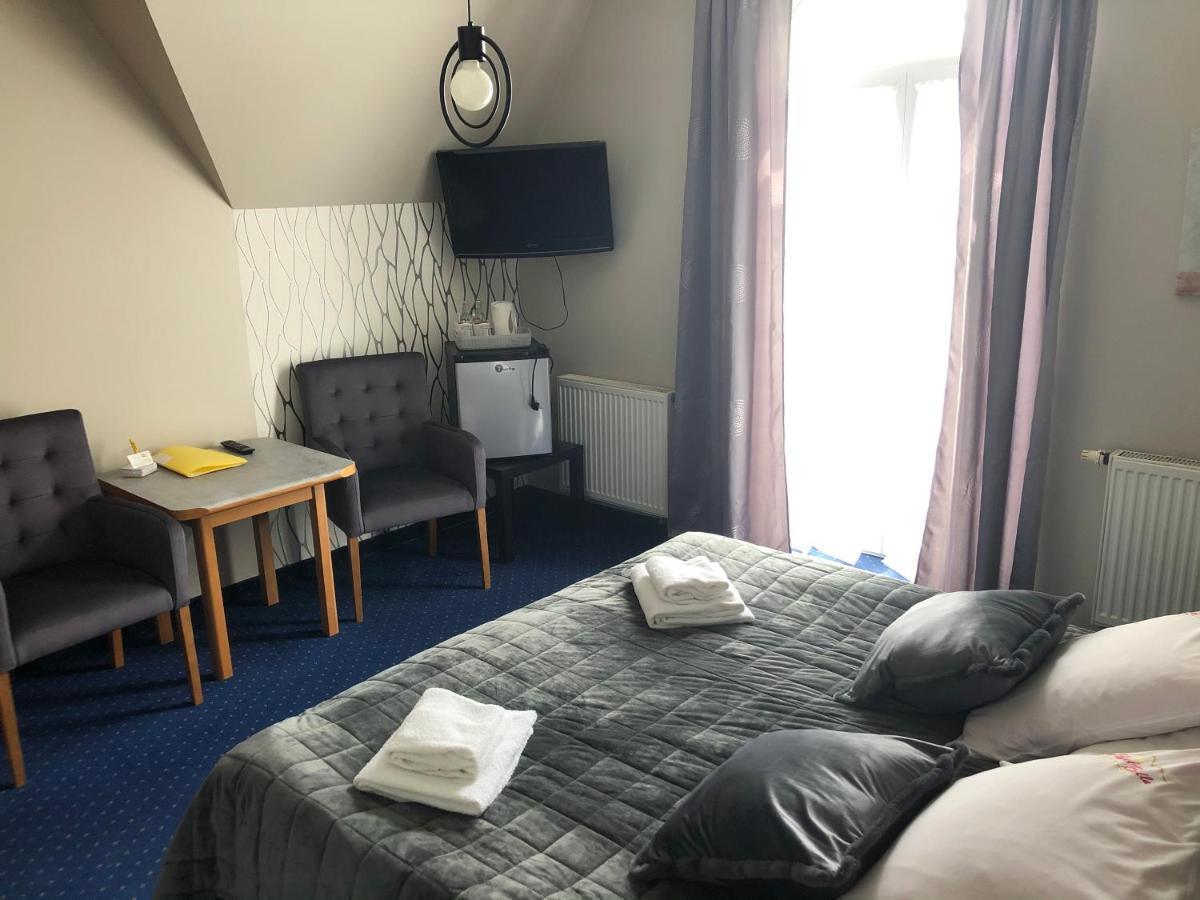 Hotel Bella 옐레니아구라 외부 사진