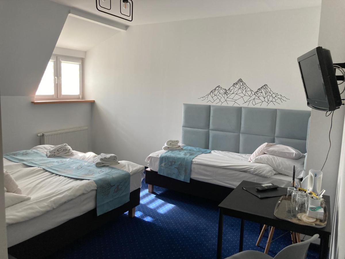 Hotel Bella 옐레니아구라 외부 사진