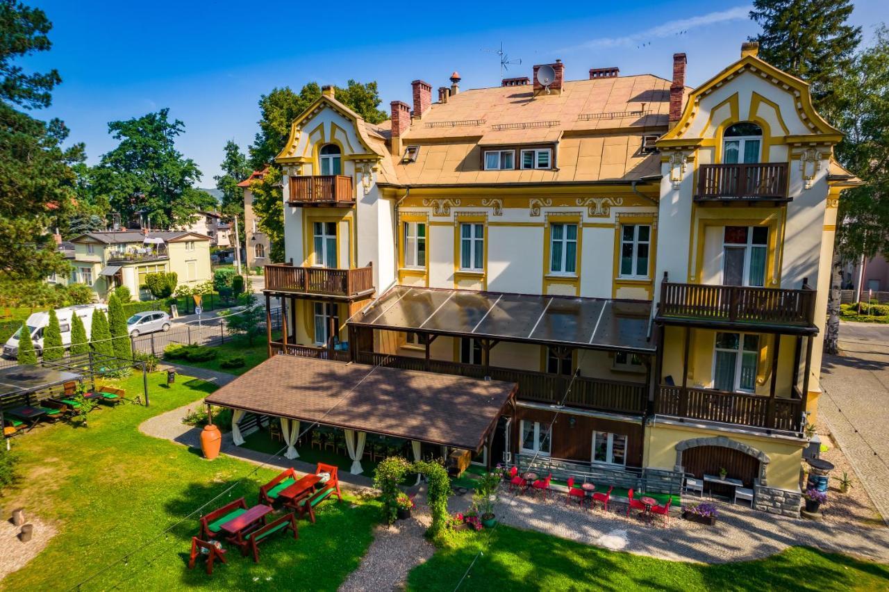 Hotel Bella 옐레니아구라 외부 사진