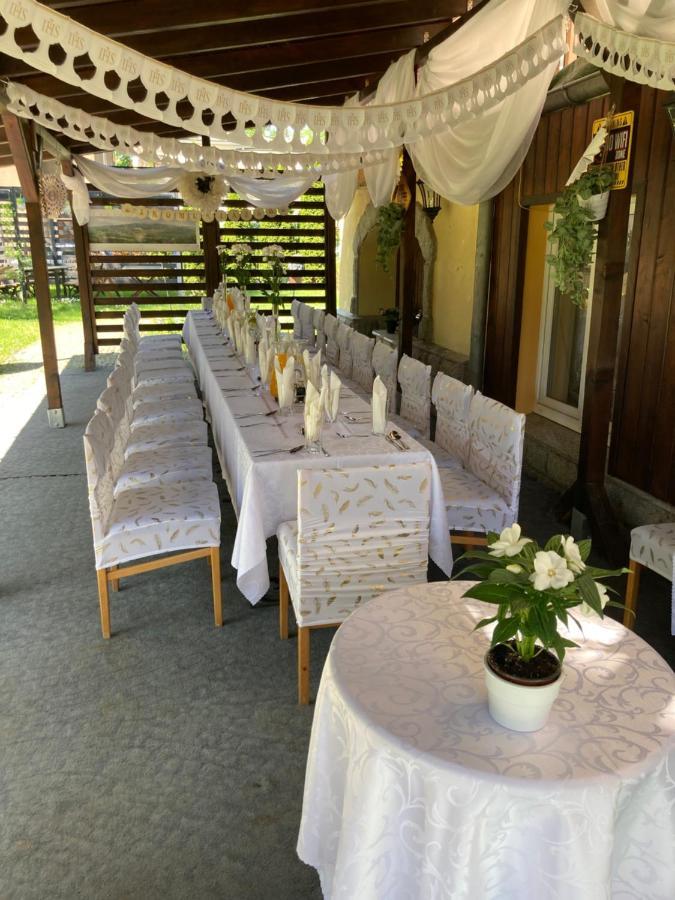 Hotel Bella 옐레니아구라 외부 사진