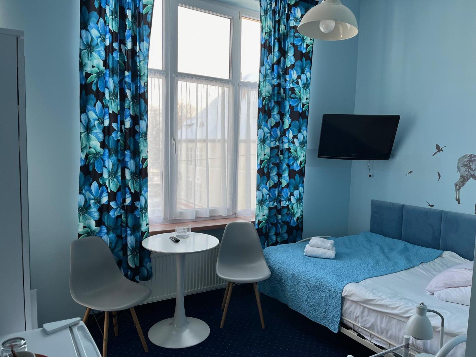 Hotel Bella 옐레니아구라 외부 사진
