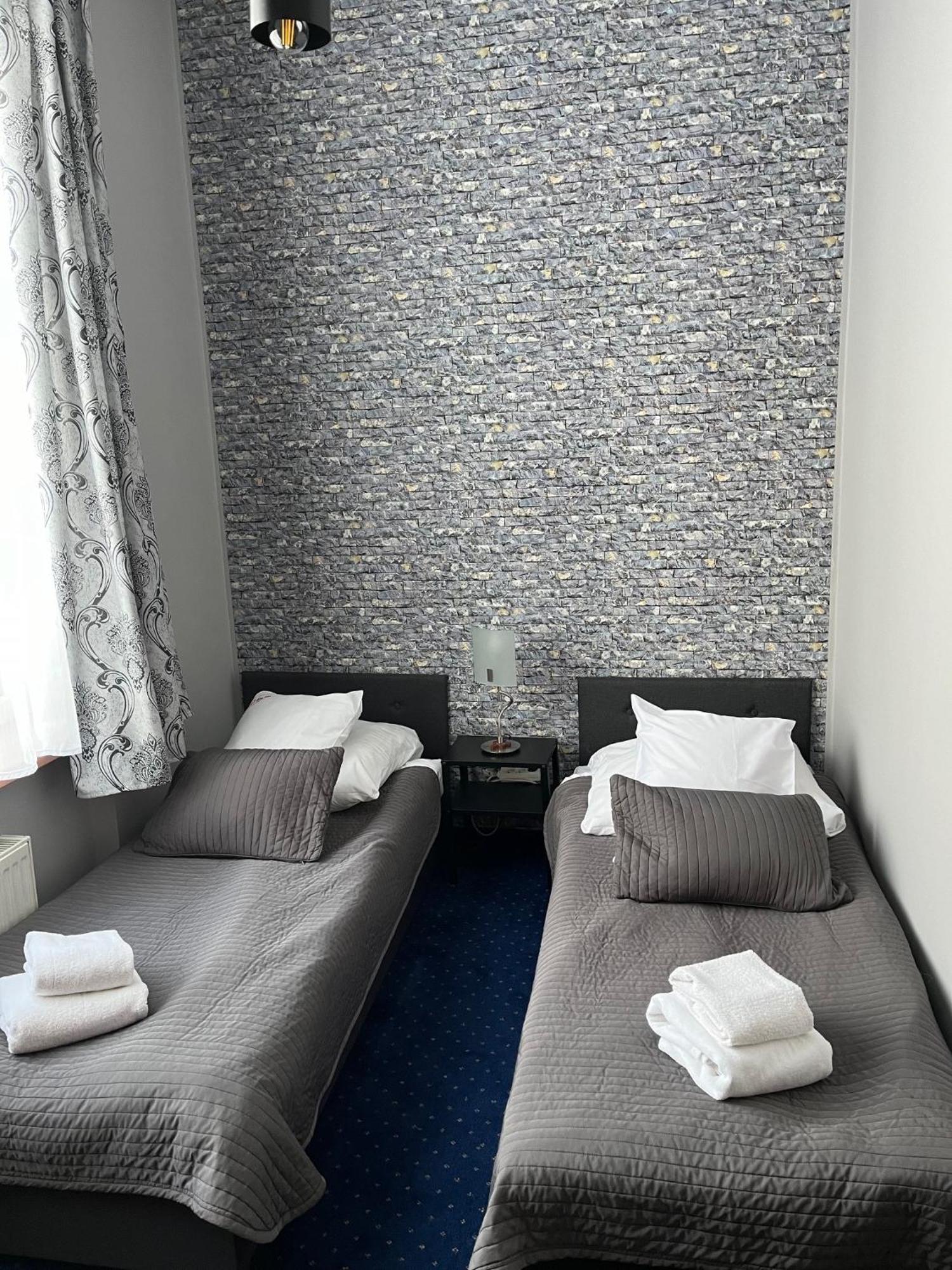Hotel Bella 옐레니아구라 외부 사진