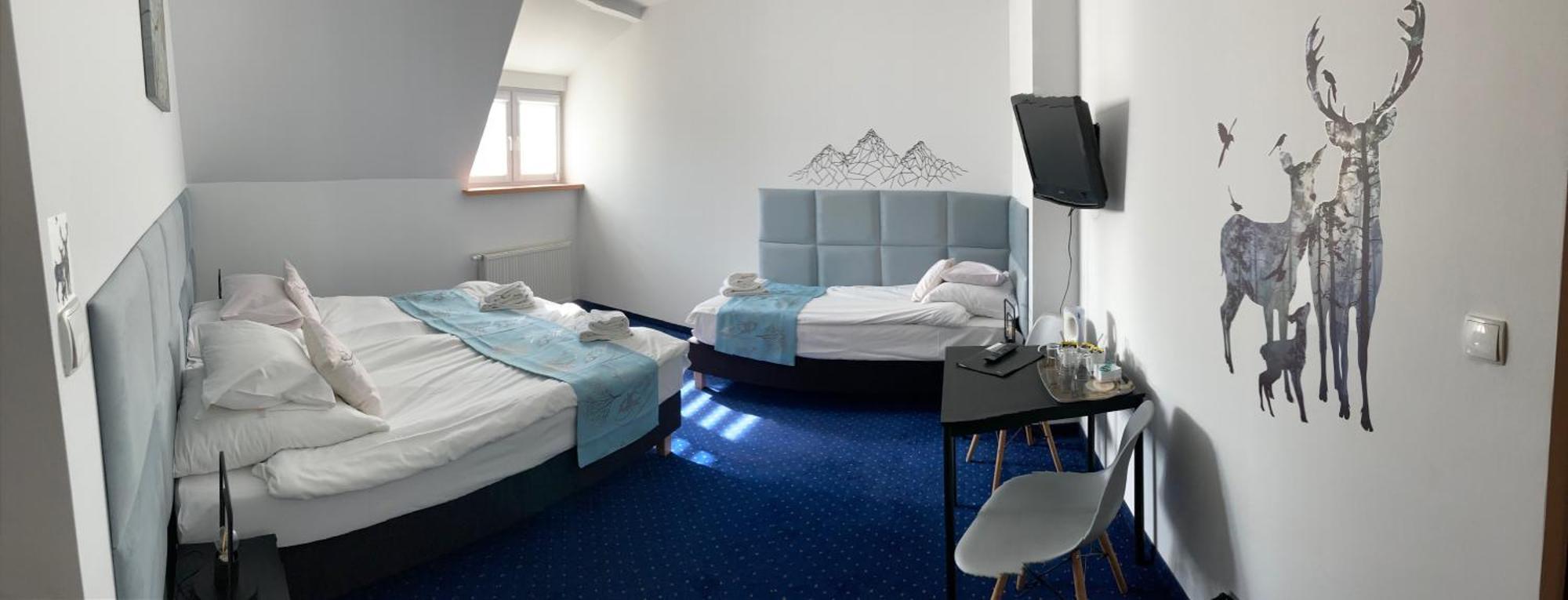 Hotel Bella 옐레니아구라 외부 사진