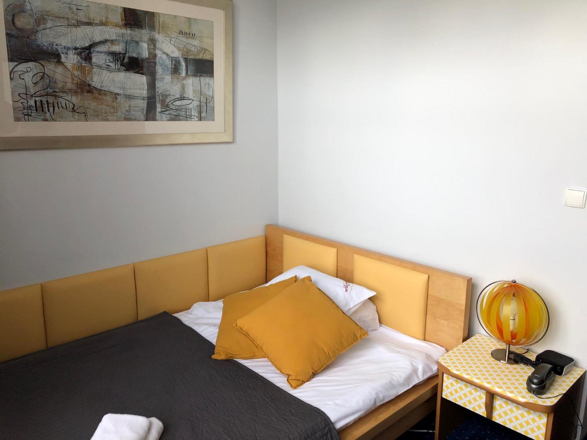 Hotel Bella 옐레니아구라 외부 사진