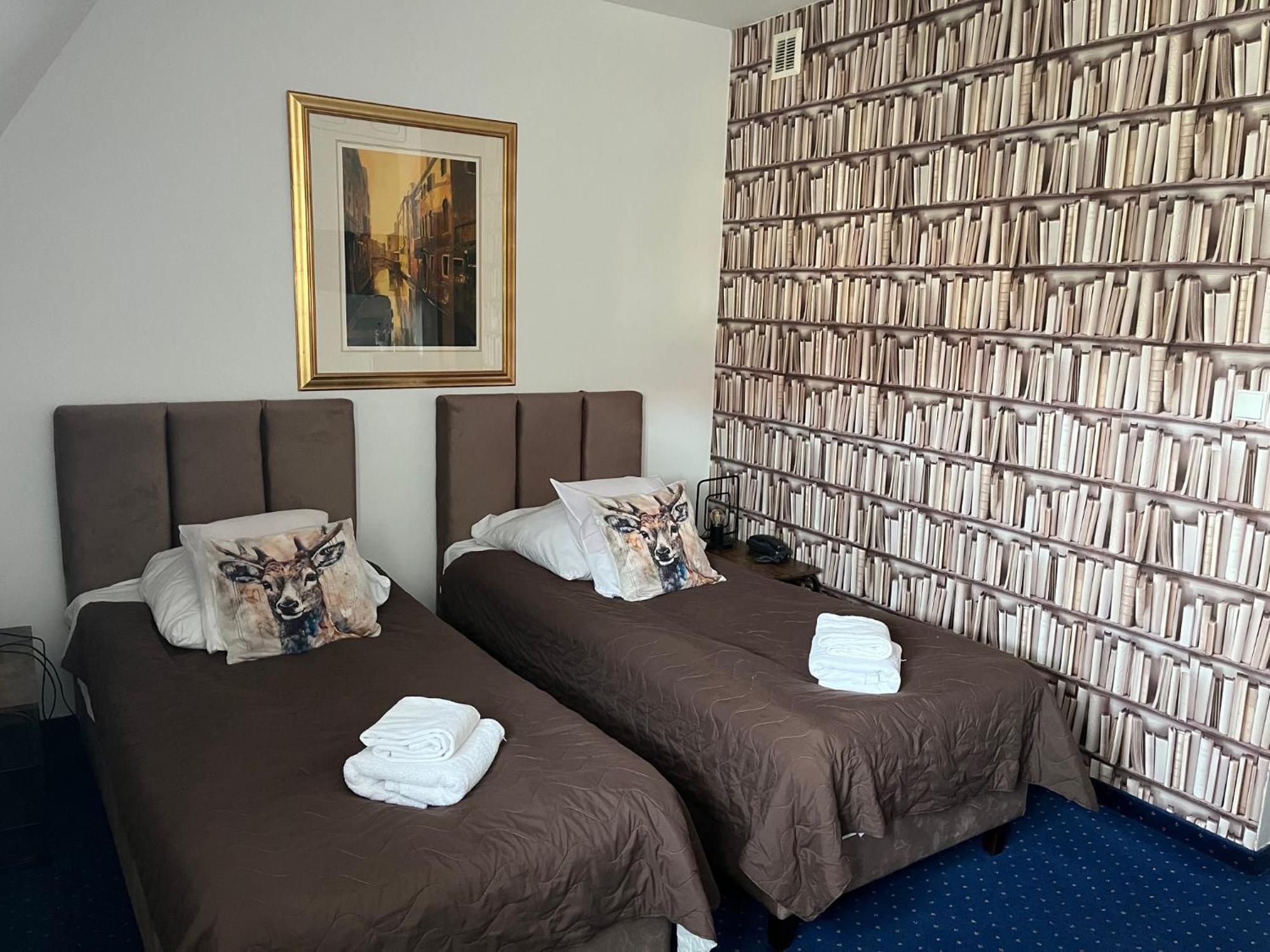 Hotel Bella 옐레니아구라 외부 사진