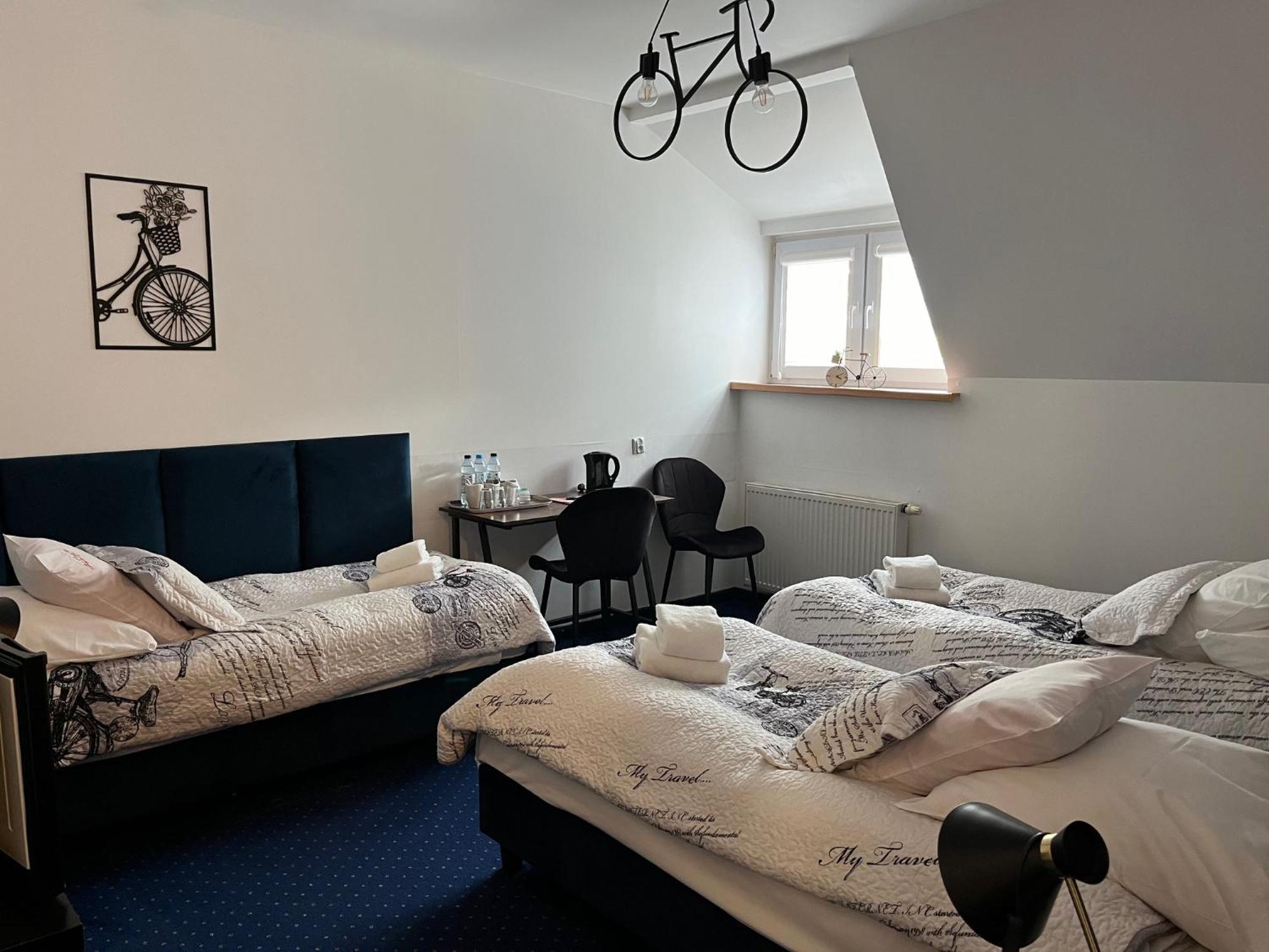 Hotel Bella 옐레니아구라 외부 사진