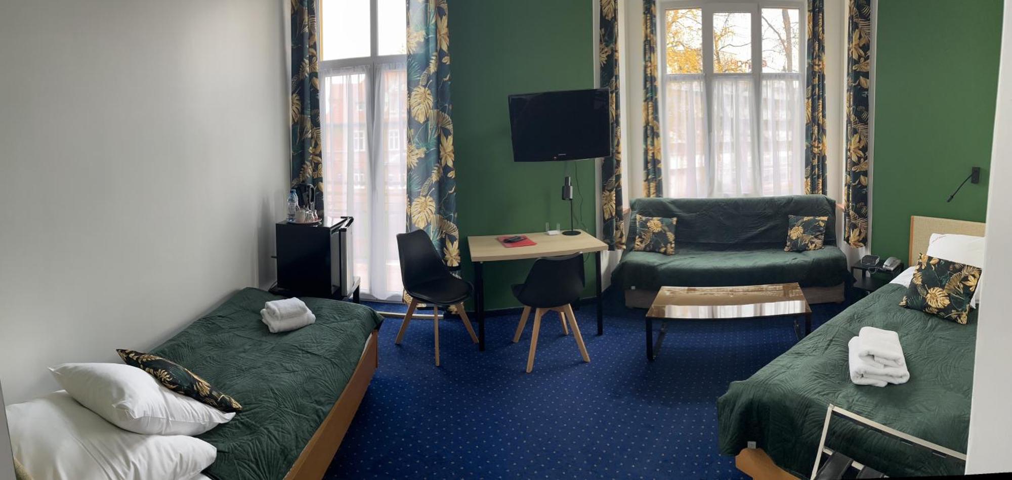 Hotel Bella 옐레니아구라 외부 사진