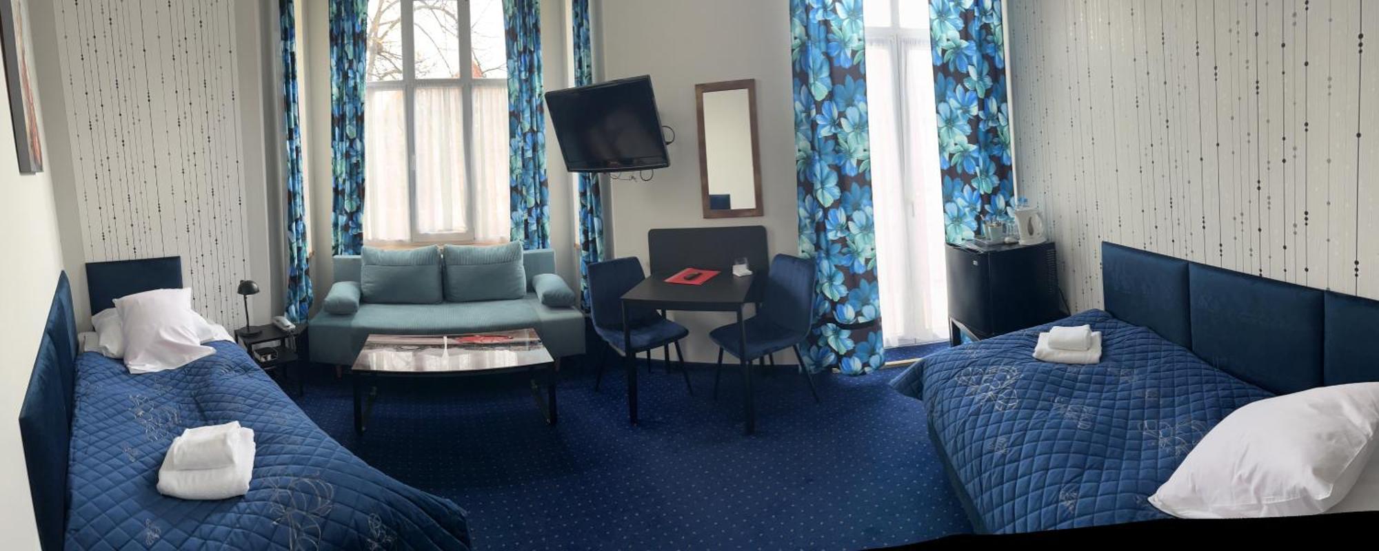 Hotel Bella 옐레니아구라 외부 사진