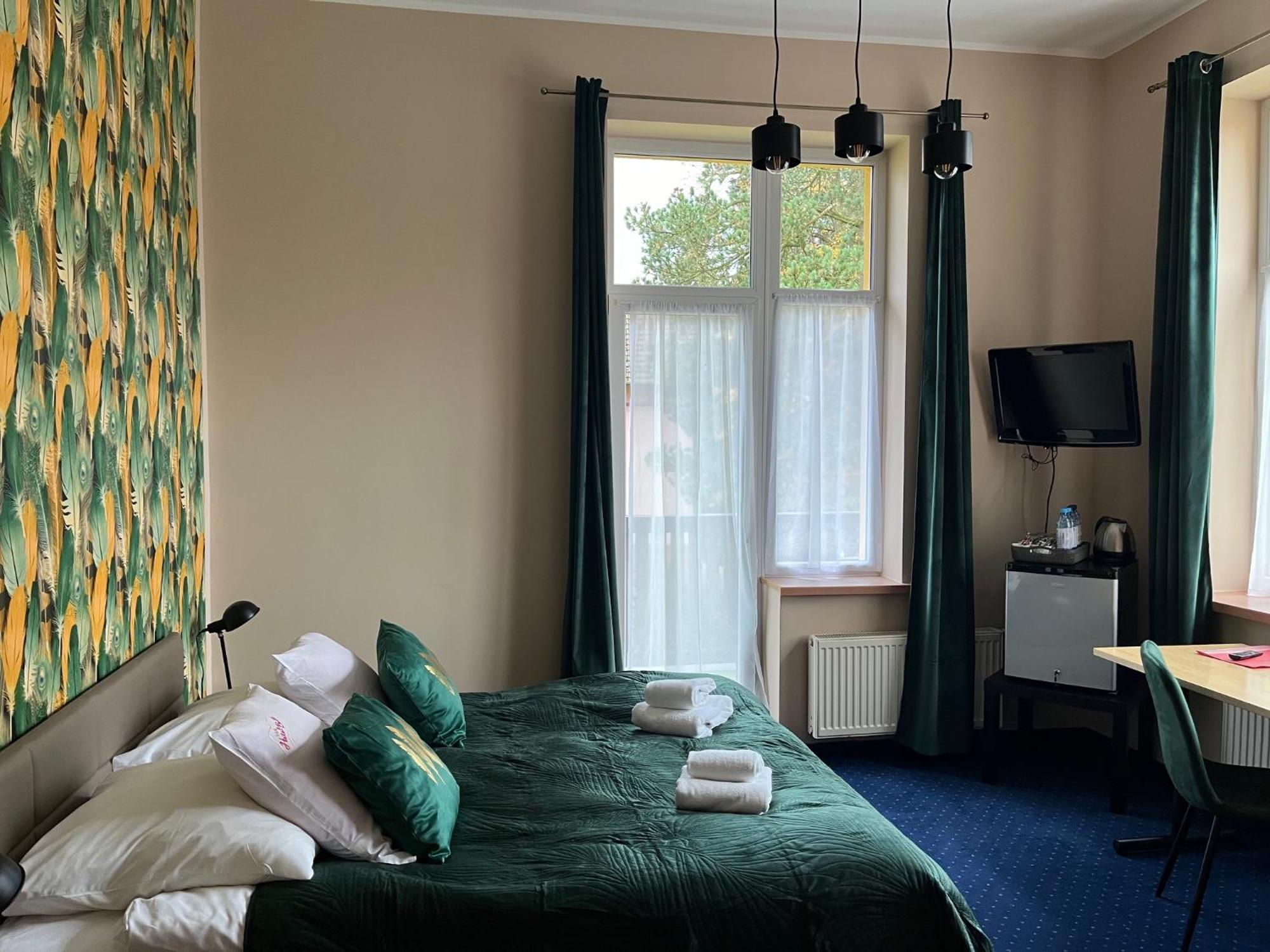 Hotel Bella 옐레니아구라 외부 사진