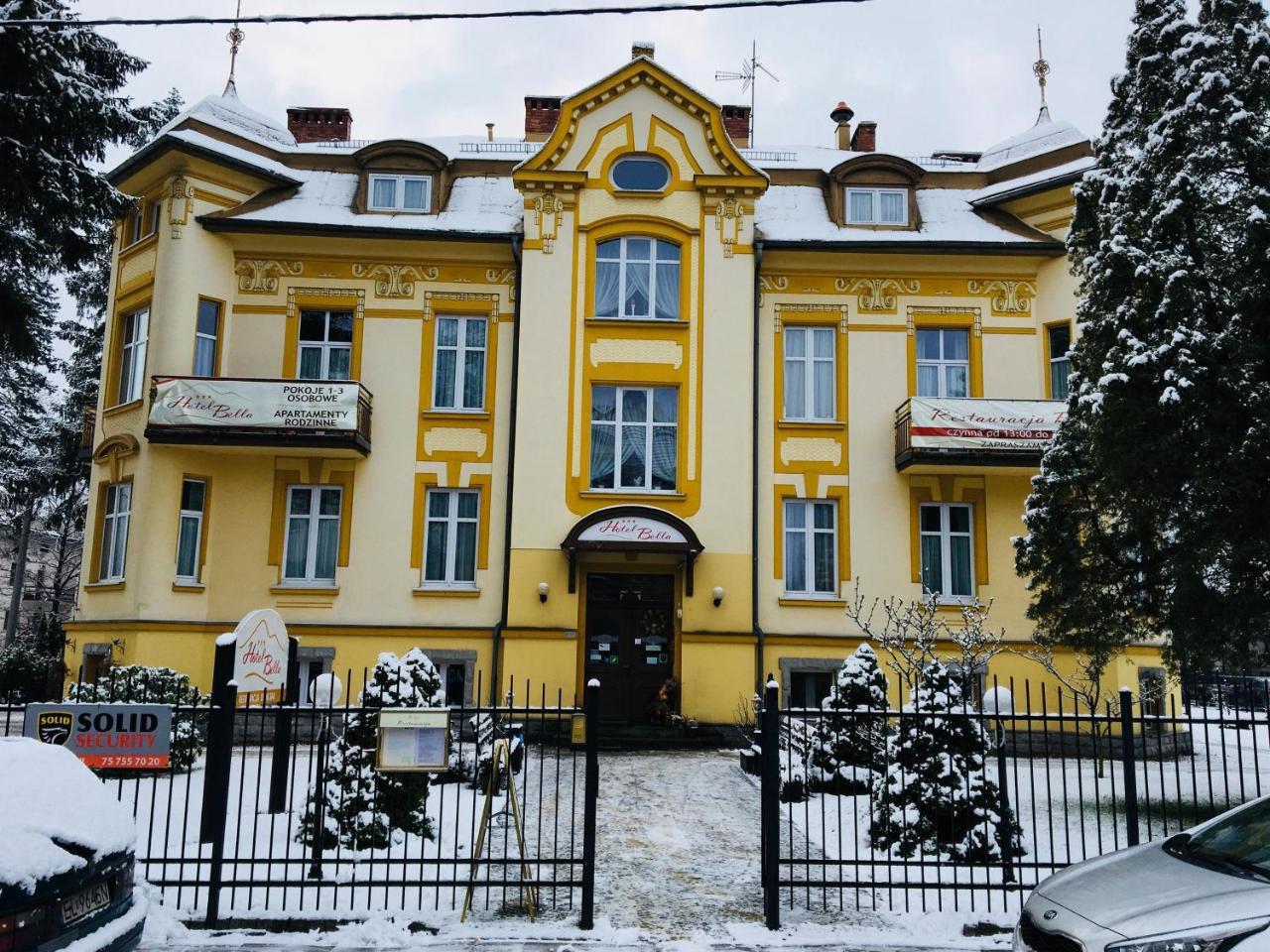 Hotel Bella 옐레니아구라 외부 사진