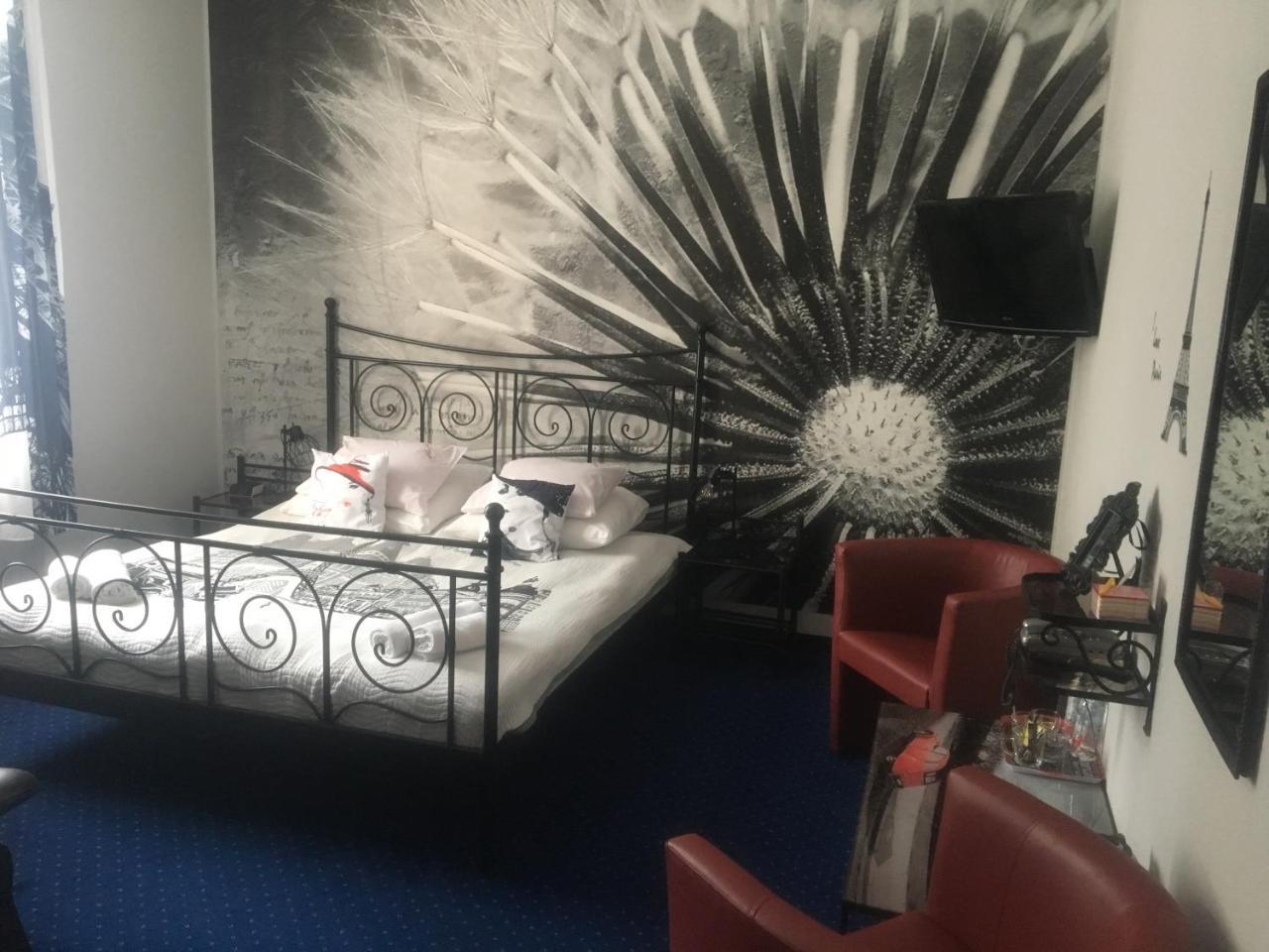Hotel Bella 옐레니아구라 외부 사진