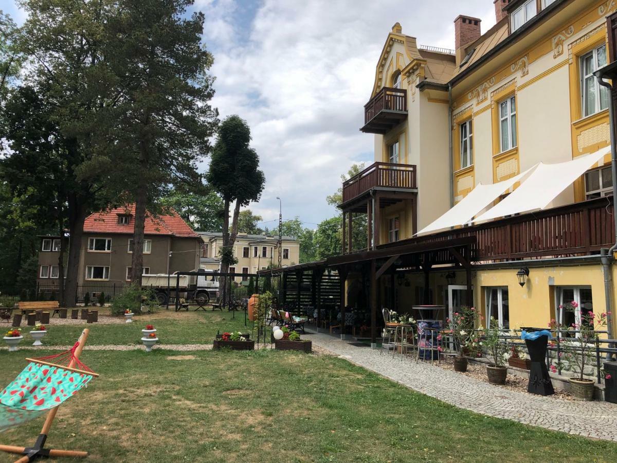 Hotel Bella 옐레니아구라 외부 사진