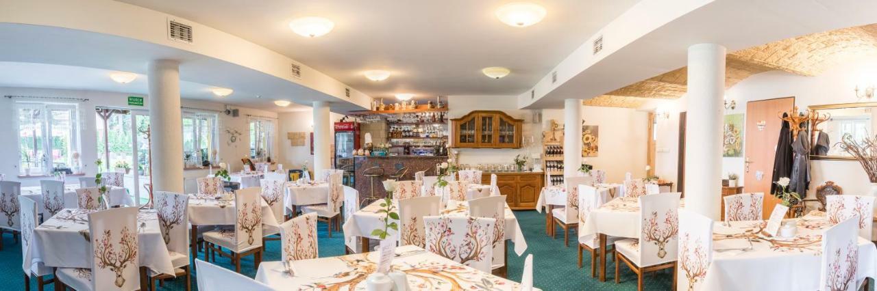 Hotel Bella 옐레니아구라 외부 사진
