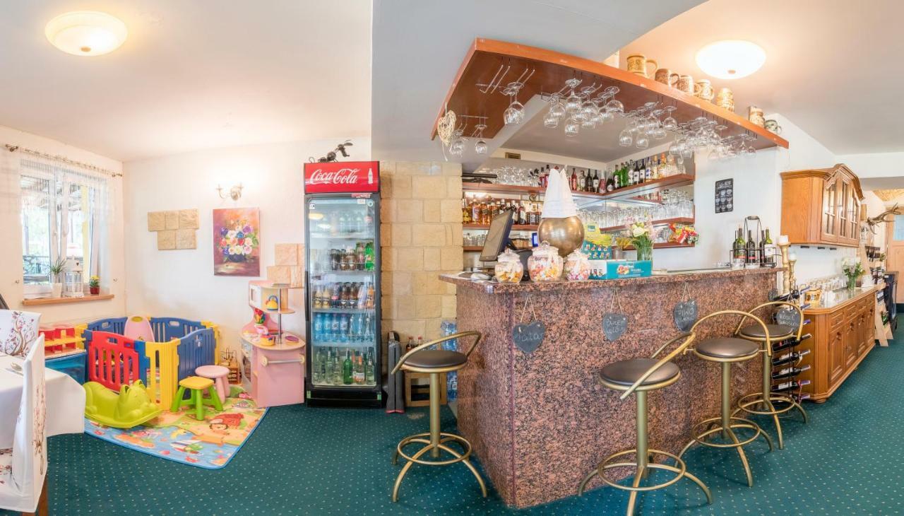 Hotel Bella 옐레니아구라 외부 사진