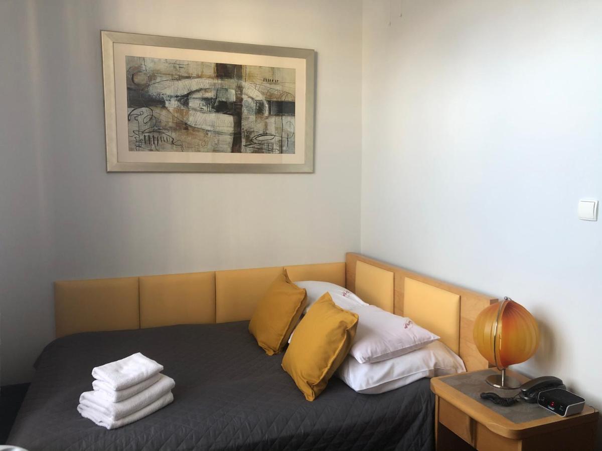 Hotel Bella 옐레니아구라 외부 사진